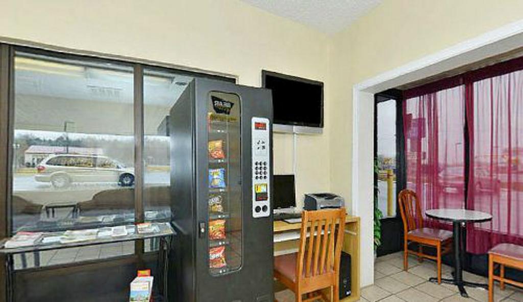 Americas Best Value Inn - Fredericksburg North Buitenkant foto