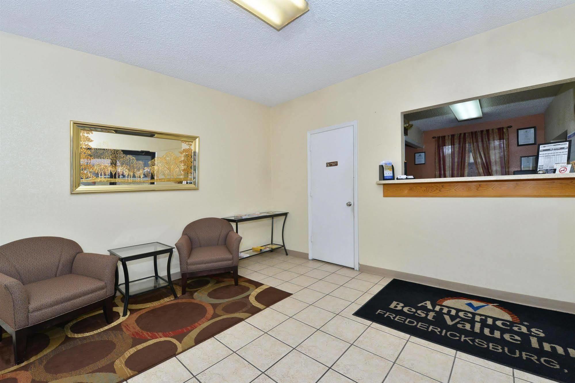 Americas Best Value Inn - Fredericksburg North Buitenkant foto