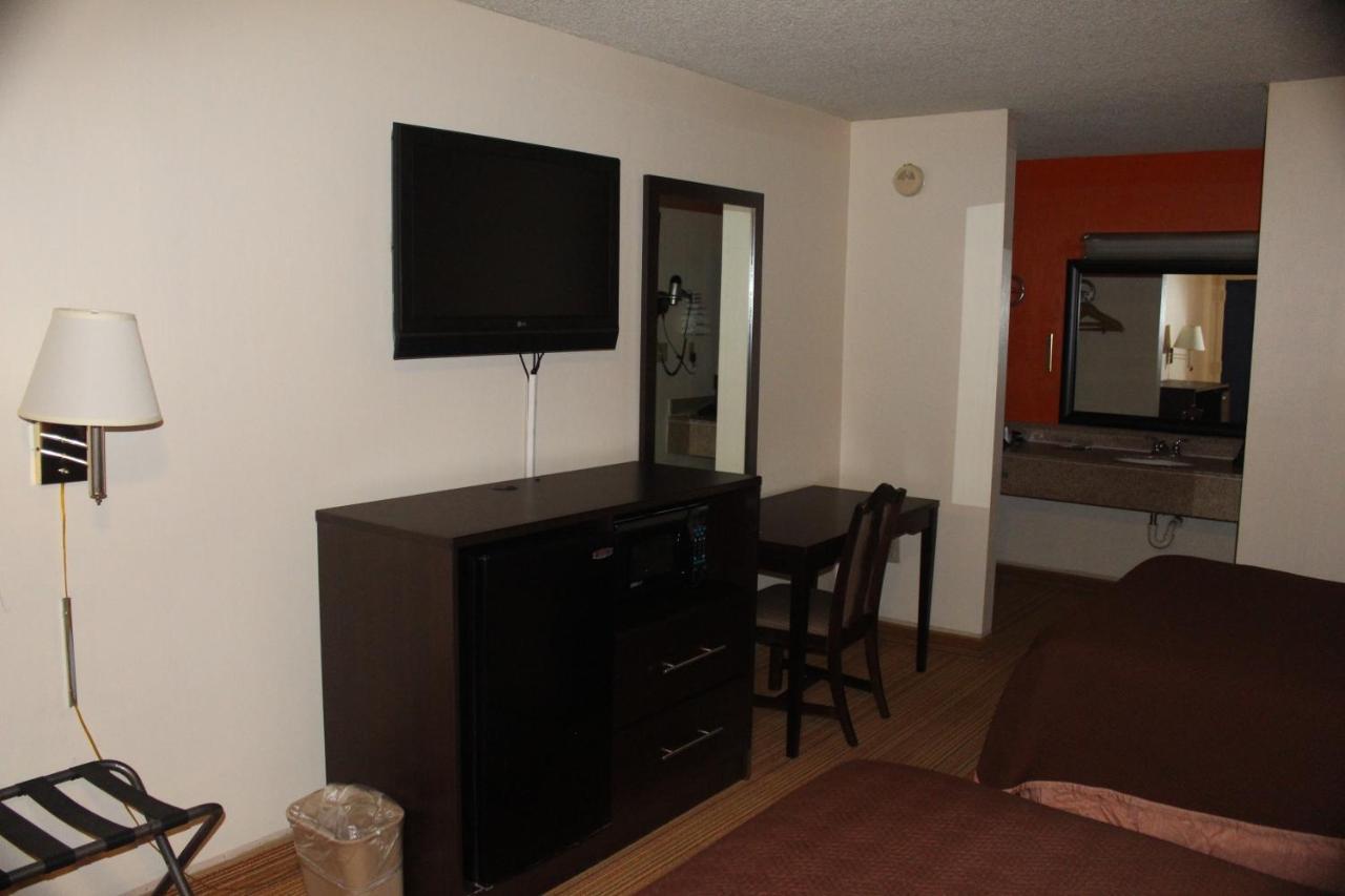 Americas Best Value Inn - Fredericksburg North Buitenkant foto